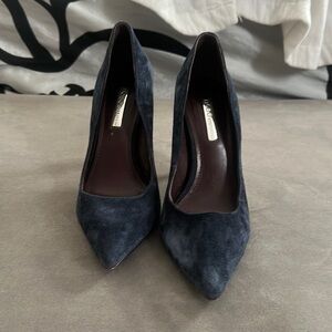 NWOT velvet heels